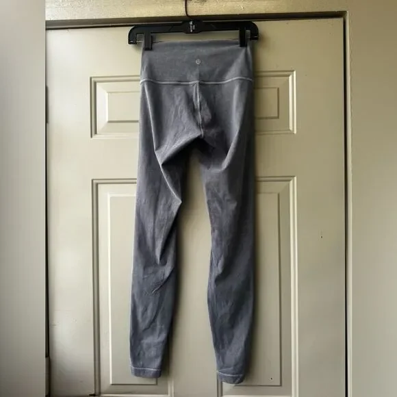 Lululemon Wunder Under High-Rise Tight *Snow Washed 28"
Washed Luna Size 4 - Picture 8 of 14